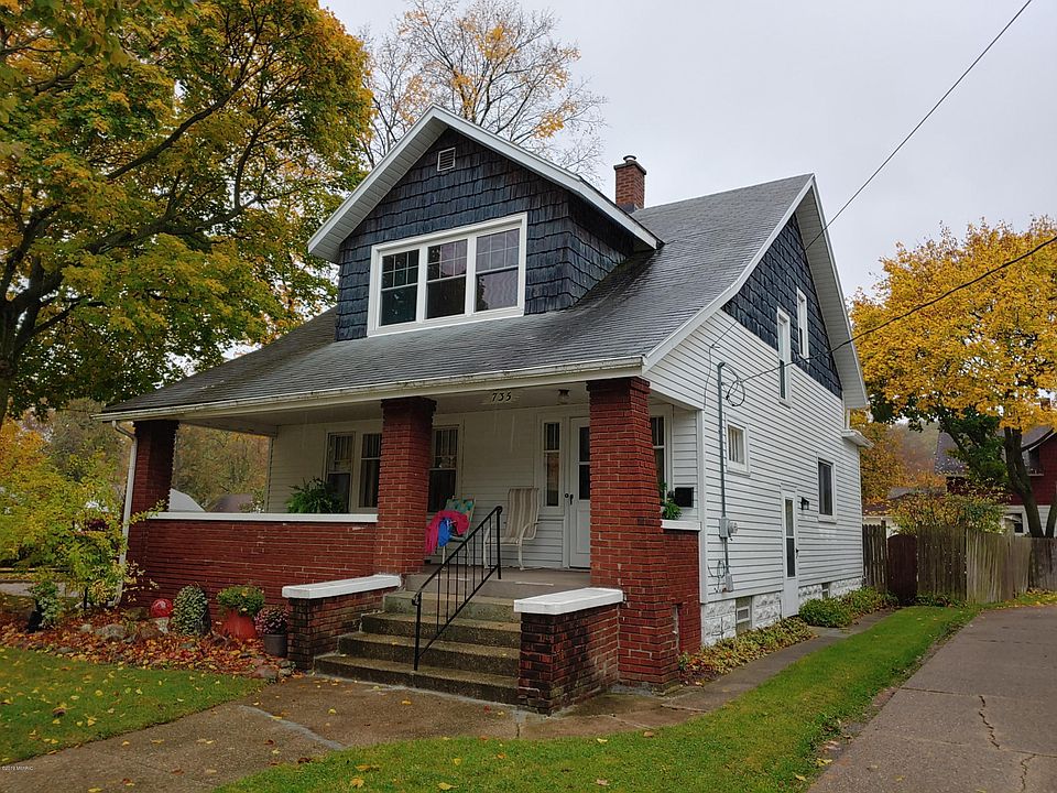 1st image of 735 Lincoln Ave NW