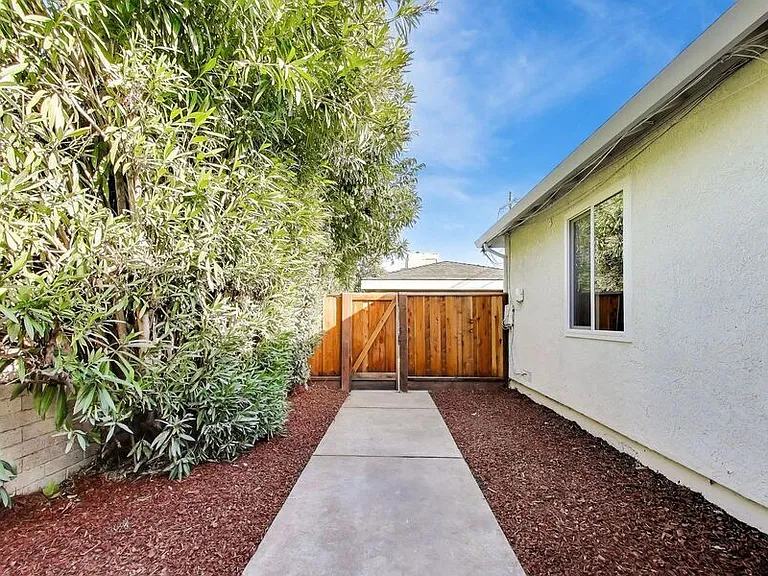 457 Ruth Ct — Photo 13