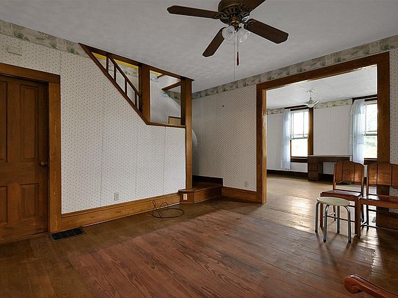 3rd image of 615 E Church St