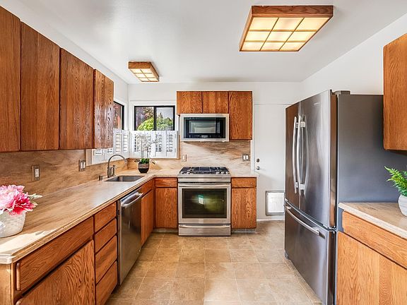 3rd image of 3037 Midway Drive