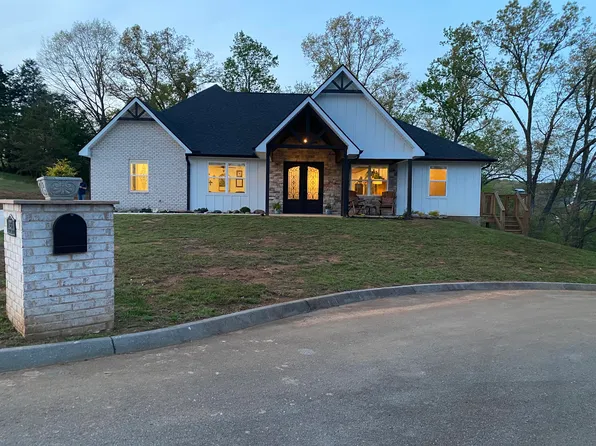 323 Eagle Claw Ln, Dandridge, TN 37725