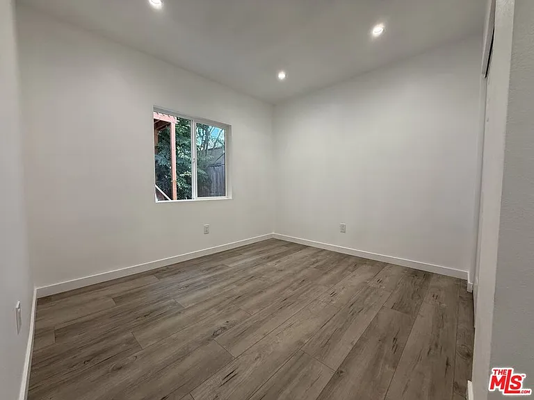 1111 Orizaba Ave #E — Photo 8