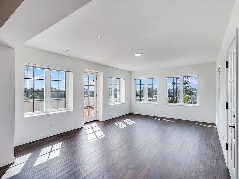 4690 Tompkins Ave — Photo 14