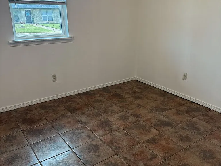 821 Darrin Dr — Photo 5