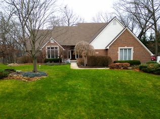 9977 Rolling Greens Dr, Pinckney, MI 48169