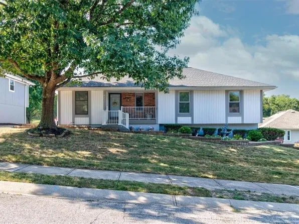 4116 NW Delwood Dr, Blue Springs, MO 64015