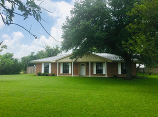 7105 Mockingbird Rd, Brenham, TX 77833
