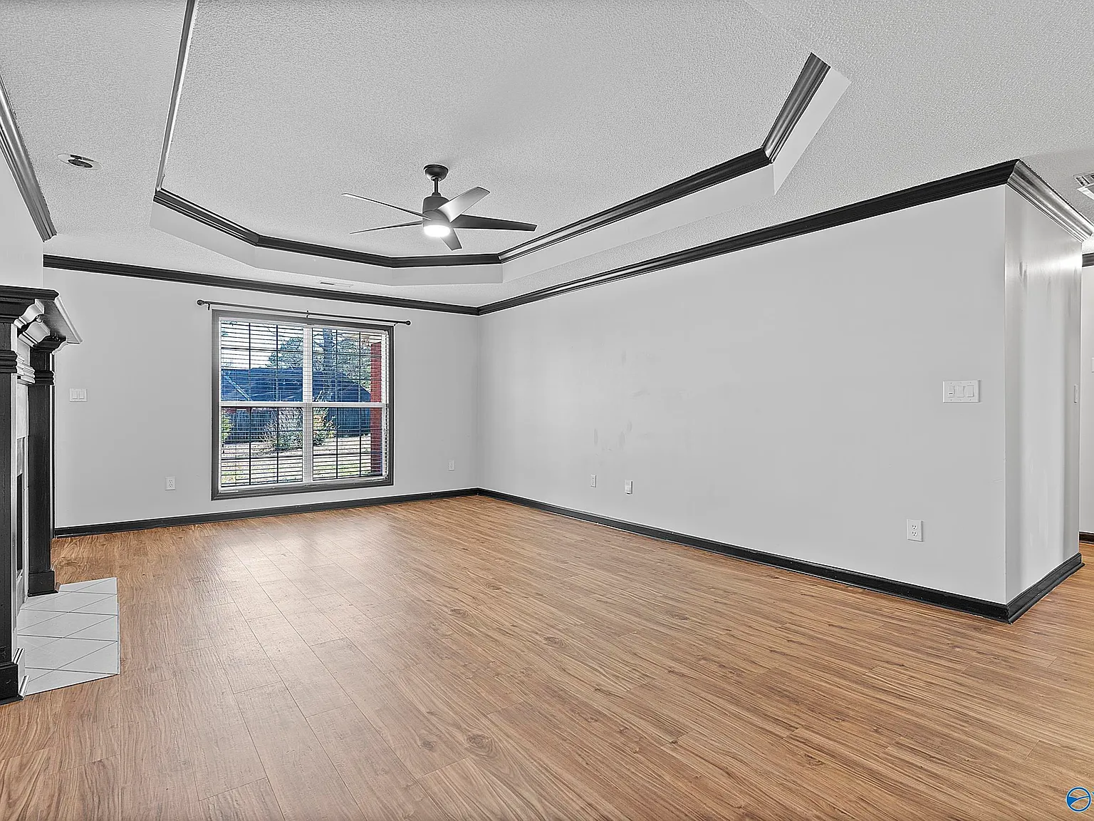 3 bed, 2.0 bath, 1950 sqft, $1,825 — Photo 3