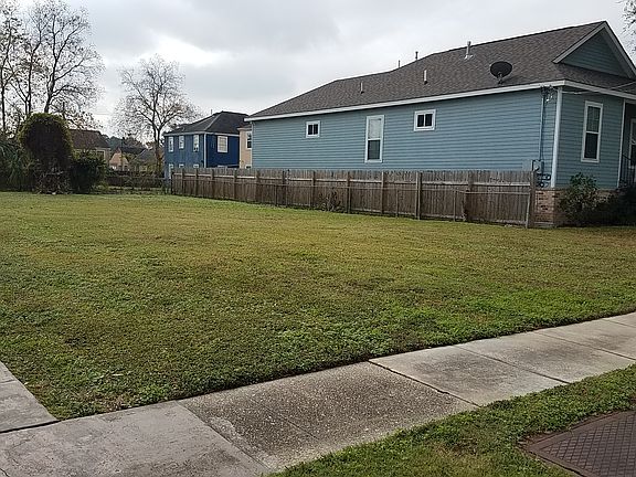 2nd image of 2252 Mendez St