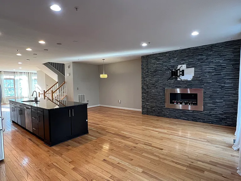 7447 Burnside Way — Photo 21
