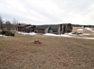 W6905 Patchin Rd, Pardeeville, WI 53954