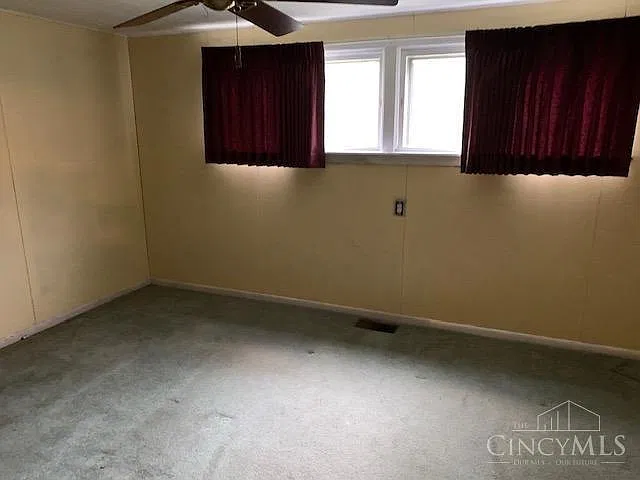 4 bed, 2200 sqft, $2,500 — Photo 2