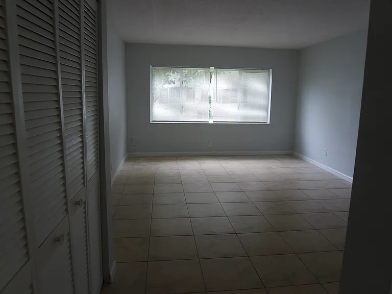 151 SE 6th Ave #3 — Photo 3