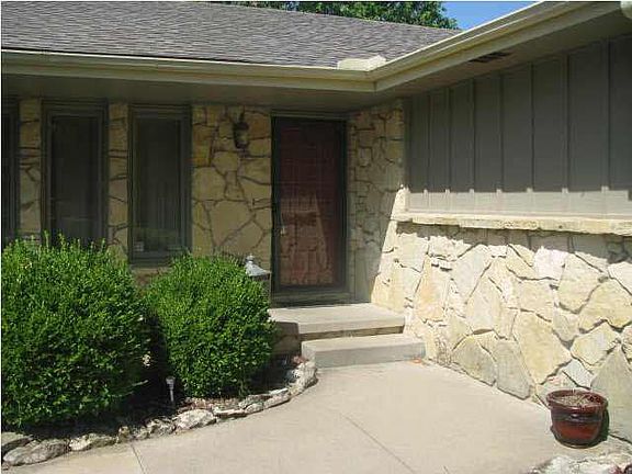 2nd image of 11 Frontier Ln