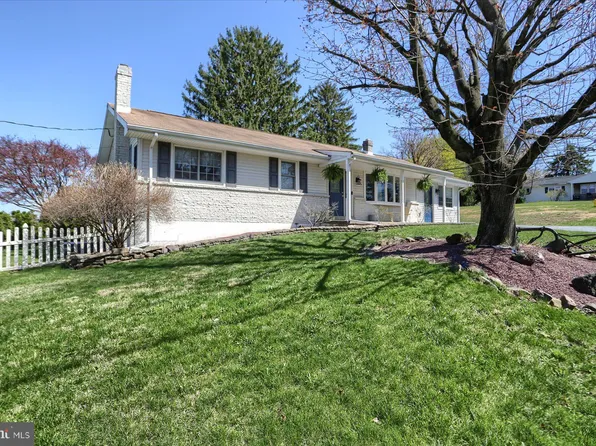 95 Candlewood Dr, Harrisburg, PA 17112