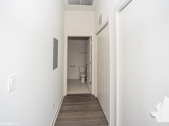 2nd image of 858 N Franklin St #412