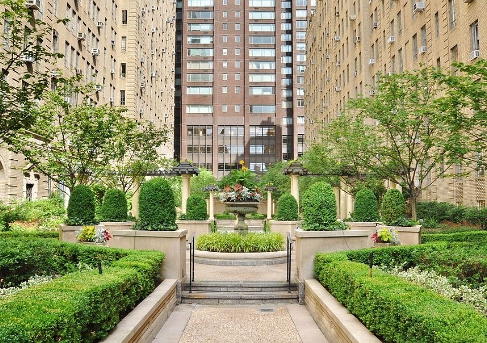 2nd image of 350 W 57th St APT 8B
