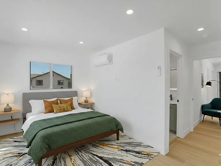 2114 E 2nd St — Photo 17