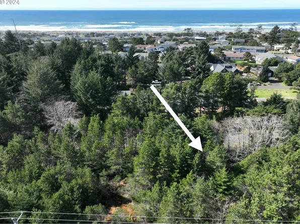 1805 NW Hilton Dr, Waldport, OR 97394