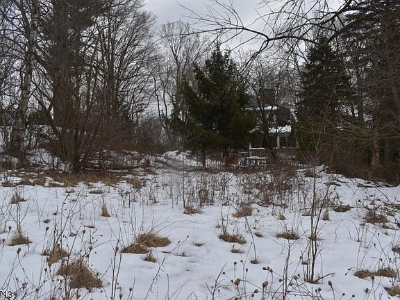 5th image of 18 Valley View Ln