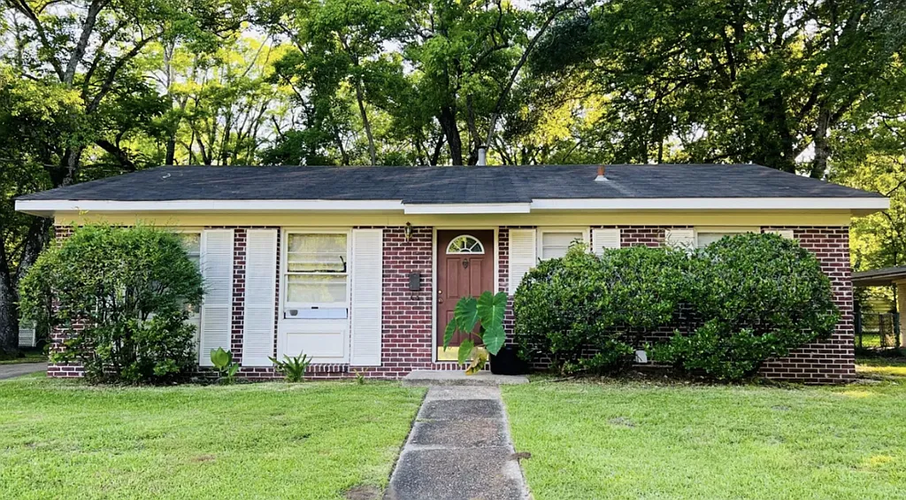 Charming 3BR Home in Forest Park with Garage and Central A/C — Photo 1