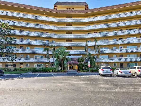 8950 Park Blvd APT 203, Seminole, FL 33777