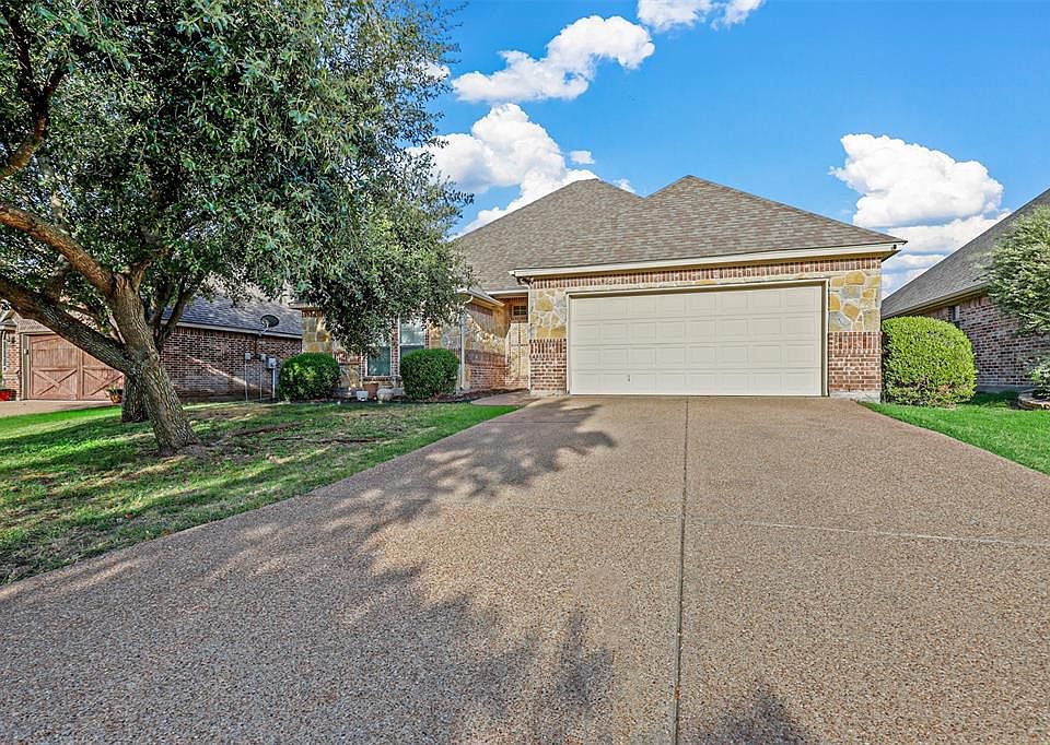 1st image of 114 Prairie Dunes Dr