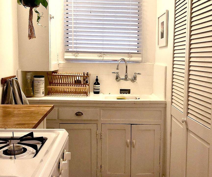 1st image of 938 N Martel Ave #2926640