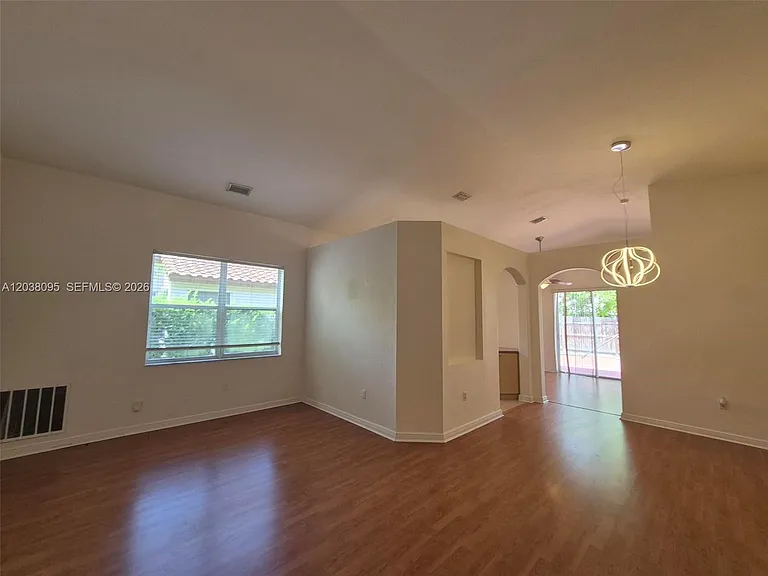 5033 SW 134th Ave — Photo 3