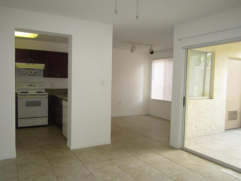 1st image of 19104 Glenmoor Dr