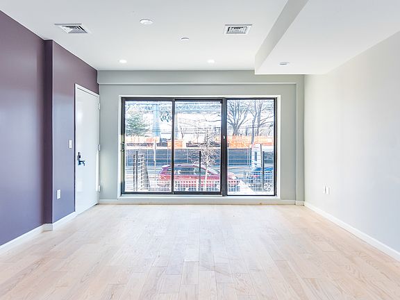5th image of 1418 Astoria Park S