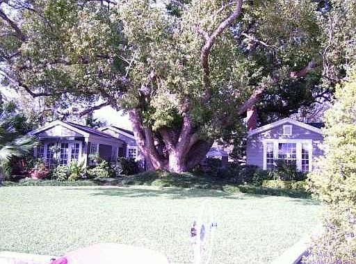House & Cottage