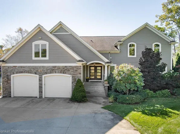 183 Chamberlain St, Lake Orion, MI 48362