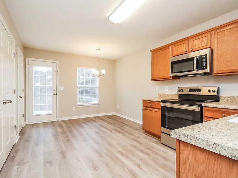 913 Birchmill Point S — Photo 9