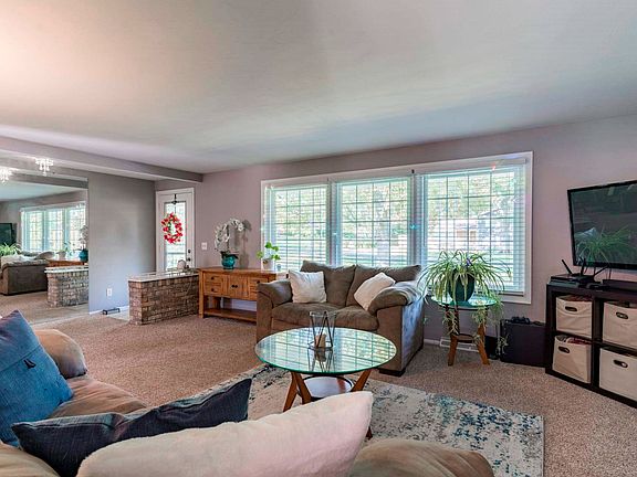 5th image of 3832 Buesching Dr