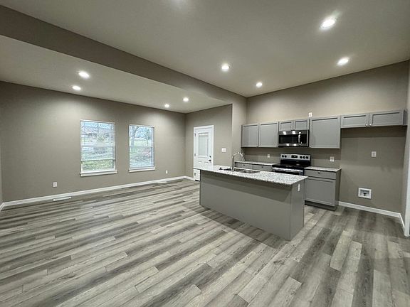 4th image of 2210 Regan Cir