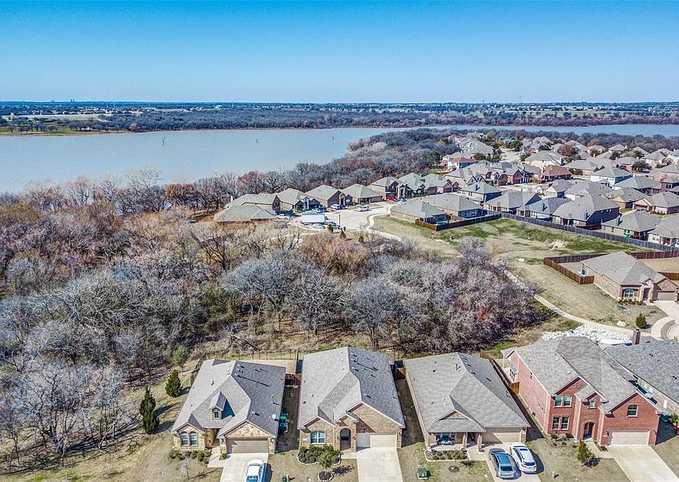 1st image of 2020 Lake Vista Dr