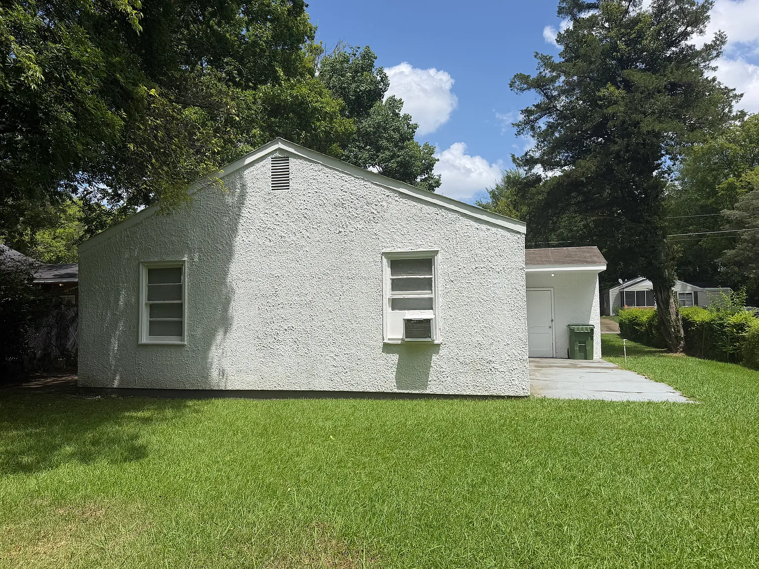 3 bed, 918 sqft, $1,150 — Photo 2