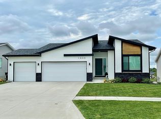 1808 Roebling Rd, Adel, IA 50003