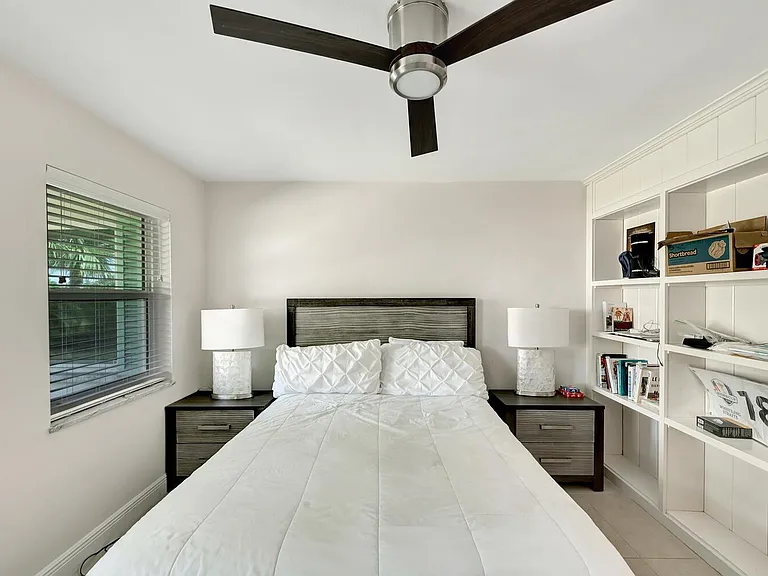 537 E Causeway Blvd — Photo 11