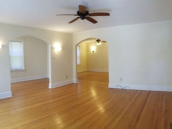 3rd image of 7323 Forsyth Blvd #7323