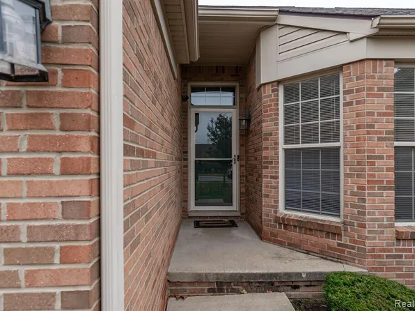 106 Carson Dr, Westland, MI 48185