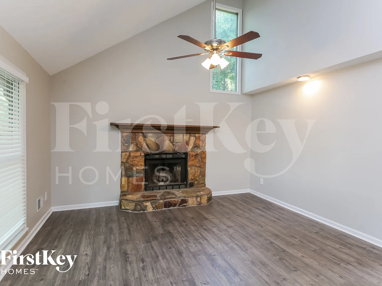 3 bed, 2.0 bath, 1400 sqft, $1,715 — Photo 3