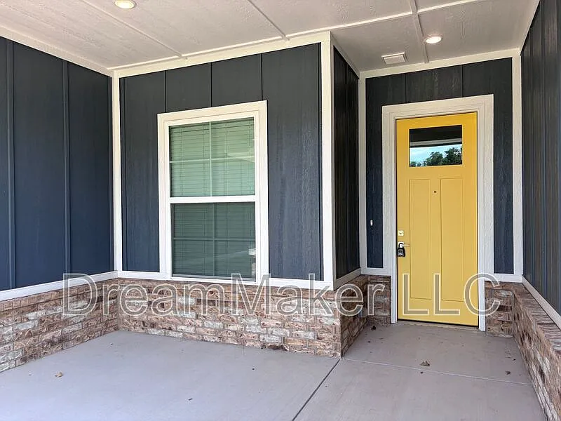 4 bed, 2.0 bath, 1973 sqft, $2,495 — Photo 4