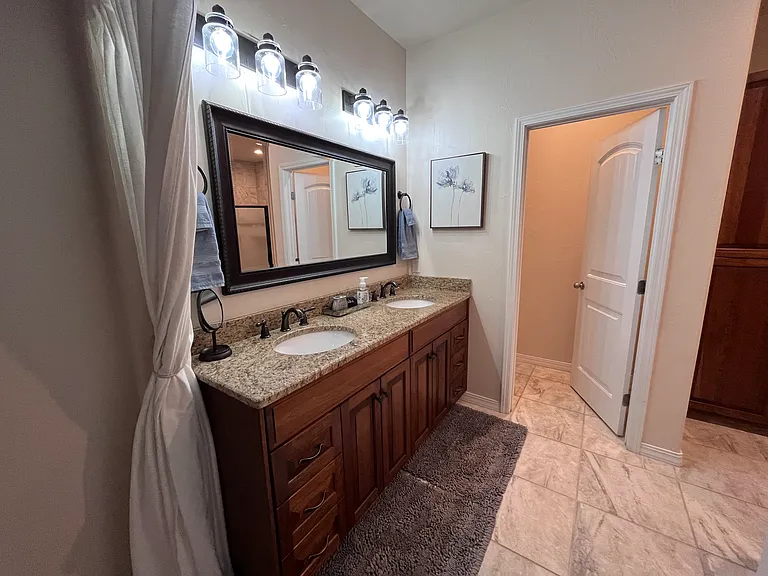 2502 W Centre Ave — Photo 17
