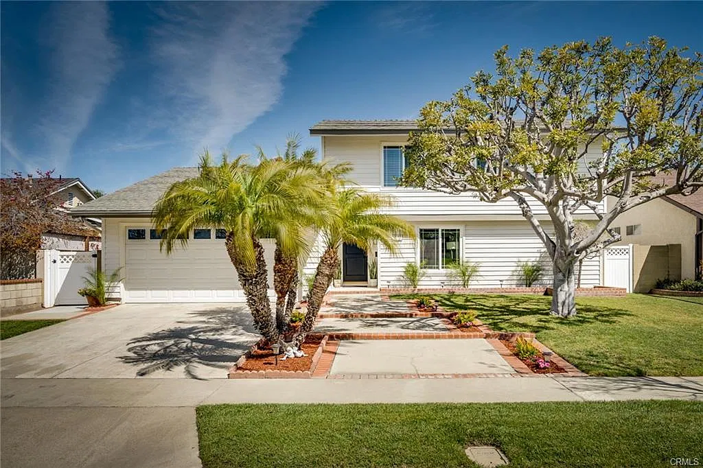 4 bed, 2.5 bath, 1875 sqft, $5,200 — Photo 1
