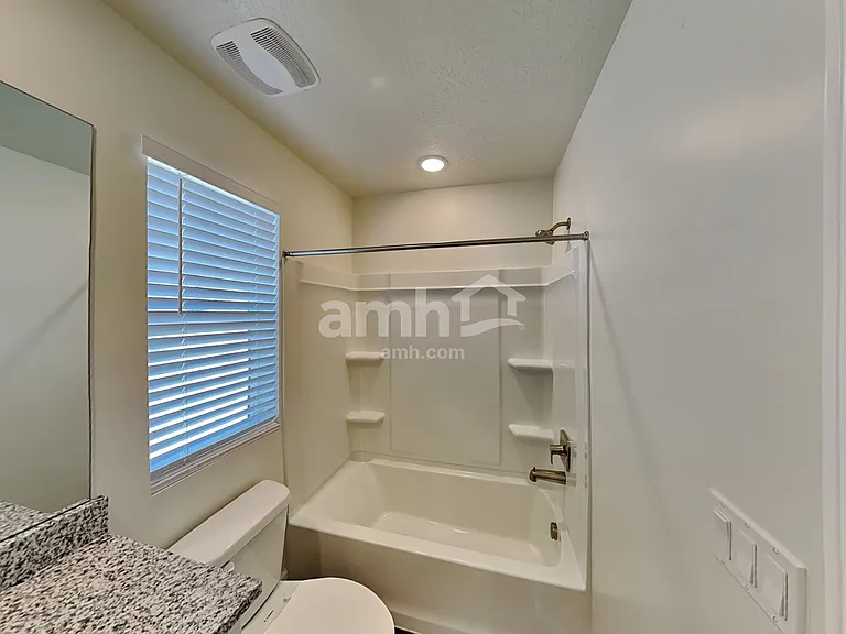 1339 E White St — Photo 14