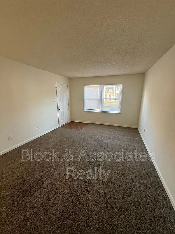 2 bed, 1.0 bath, $895 — Photo 3