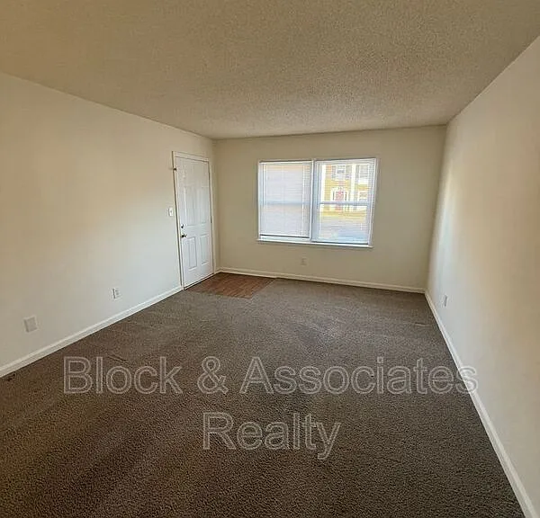 500 N Church St #13 — Photo 3