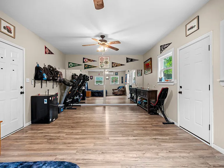 70 Sue Ann Dr — Photo 26
